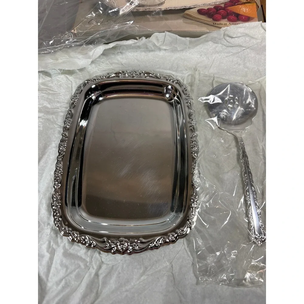Oneida Silverplate 2-Piece Cranberry Set Ornate Tray and Pierced‎ Serving Spoon